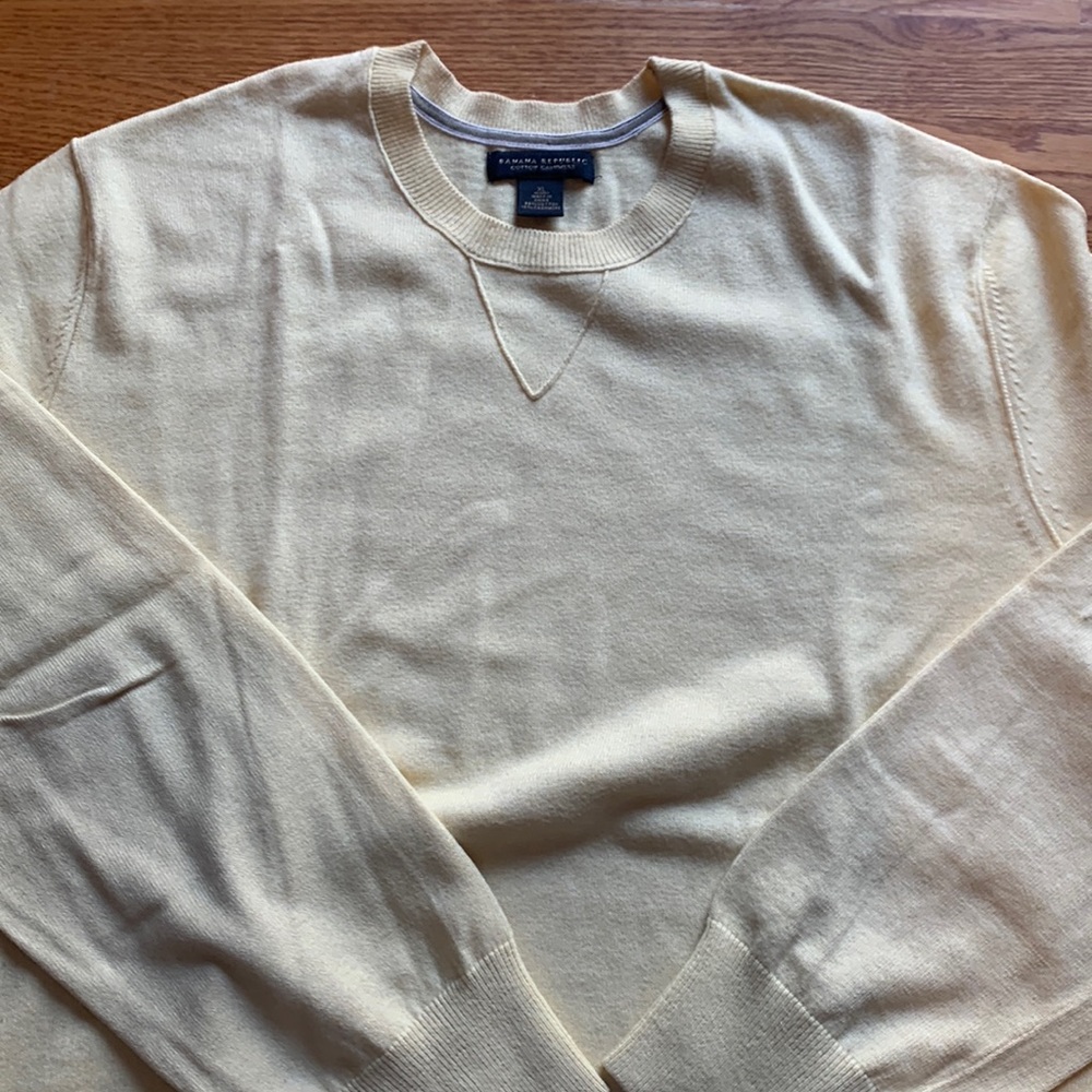 Banana Republic crew neck sweater. Blend-cotton/cashmere. Excellent condition
